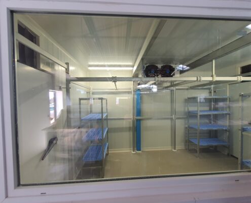 Réalisation d’un laboratoire boucherie en panneaux industriel au magasin Système U de HOMPS